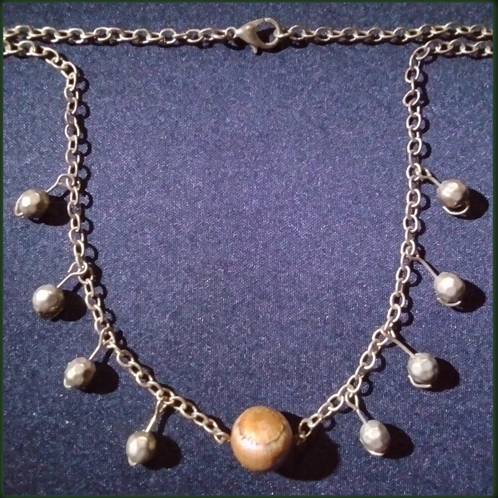 Willow oak nut with metallic beads